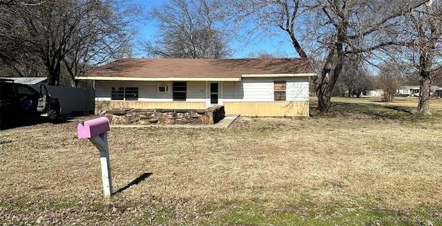 view of front facade with a front lawn