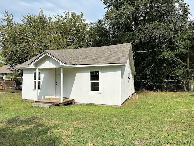 729 W 13th, Ada, OK 74820 - view of front facade with roof with shingles and a front lawn