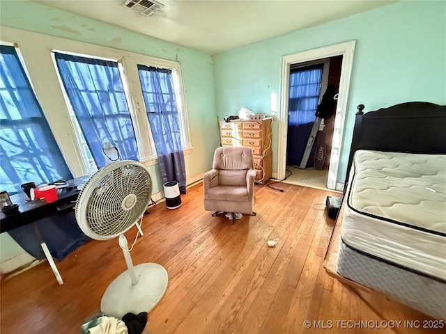 bedroom featuring light wood-style flooring and visible vents