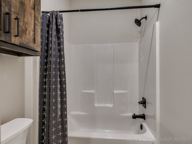 bathroom featuring shower / bath combo with shower curtain and toilet