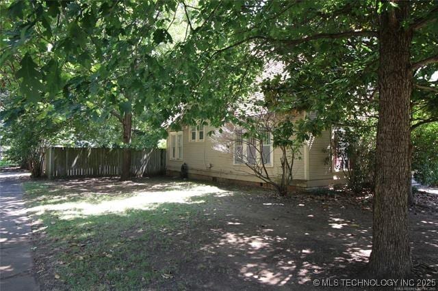 view of yard featuring fence