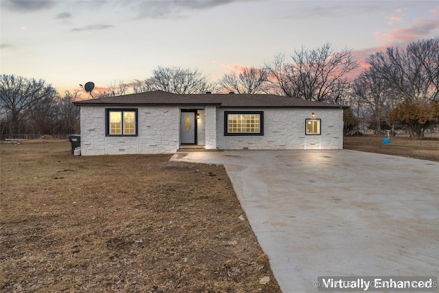 view of front of home featuring concrete driveway and a yard