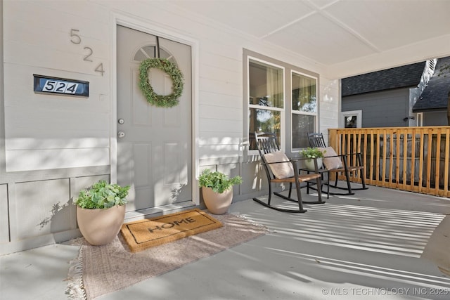 entrance to property featuring a porch