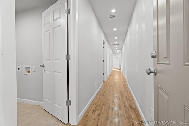 corridor with light wood-style flooring, recessed lighting, visible vents, and baseboards