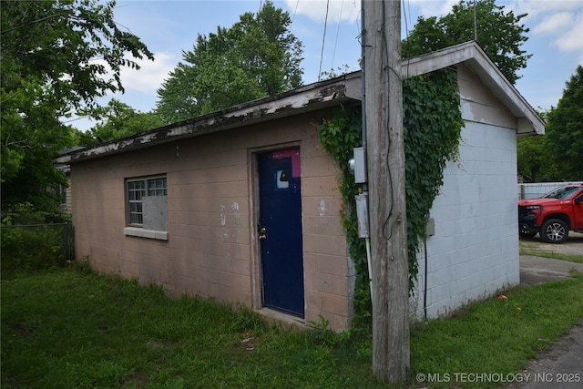 view of outdoor structure with an outdoor structure and fence