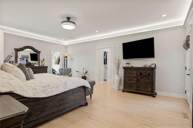 bedroom featuring light wood-style floors, recessed lighting, visible vents, and baseboards