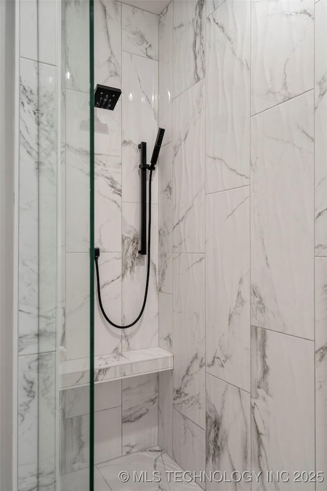 full bath featuring tiled shower