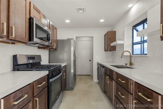 kitchen featuring recessed lighting, a sink, visible vents, appliances with stainless steel finishes, and tasteful backsplash