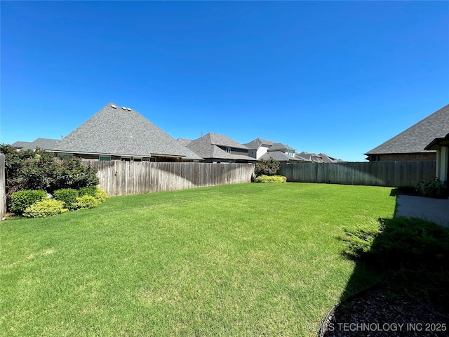 view of yard featuring a fenced backyard