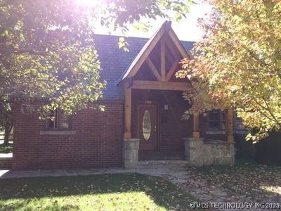 view of front of house with brick siding