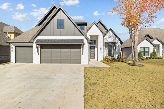 modern inspired farmhouse with driveway, a shingled roof, board and batten siding, and a front yard