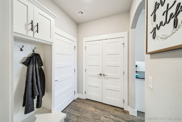 mudroom with visible vents and dark wood-style flooring