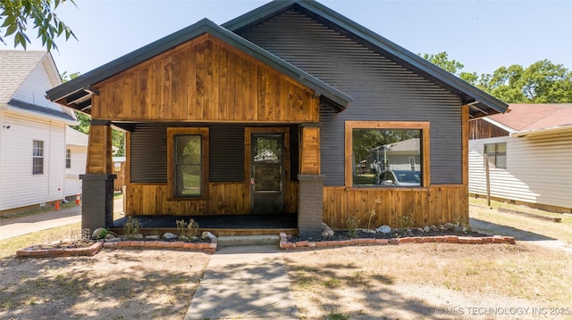 view of front of property featuring a porch