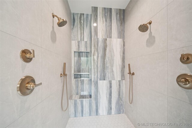 1641 E 32nd St, Tulsa, OK 74105 - bathroom featuring a tile shower