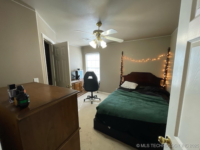 bedroom featuring a ceiling fan