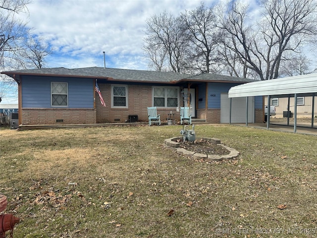 view of front of property featuring crawl space, brick siding, a detached carport, and a front yard