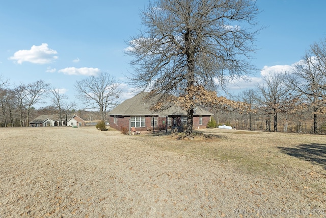 view of front facade featuring a front lawn and brick siding