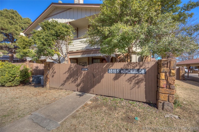 view of front of property with fence