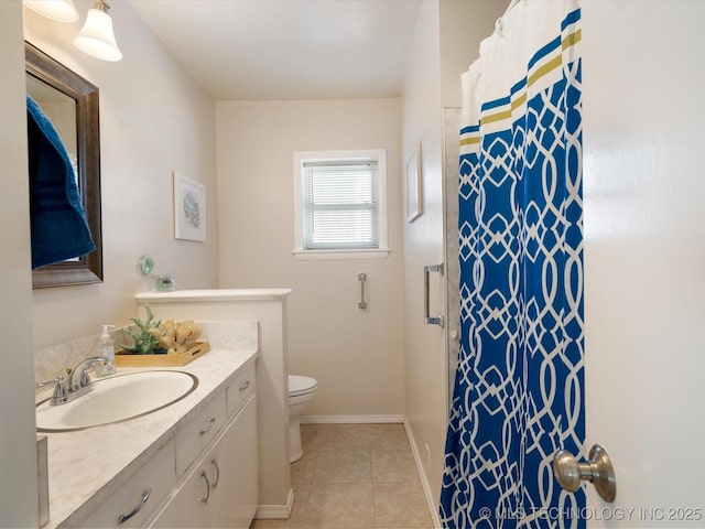 full bathroom with toilet, tile patterned floors, vanity, baseboards, and a shower with curtain