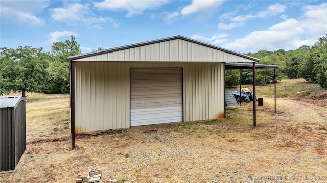 detached garage with driveway