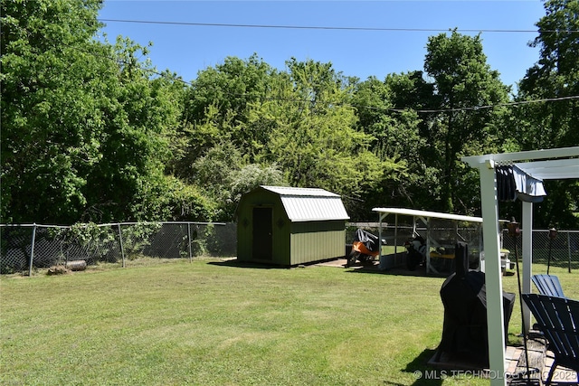 view of yard featuring a fenced backyard, an outdoor structure, and a shed