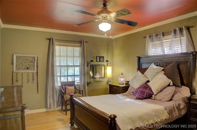 bedroom featuring light wood-style floors, ornamental molding, baseboards, and ceiling fan