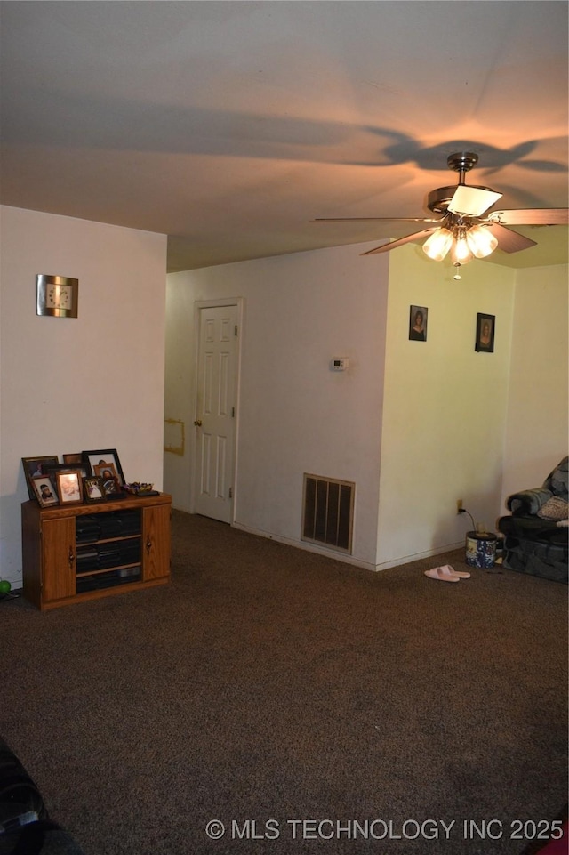 living room with ceiling fan, carpet, and visible vents