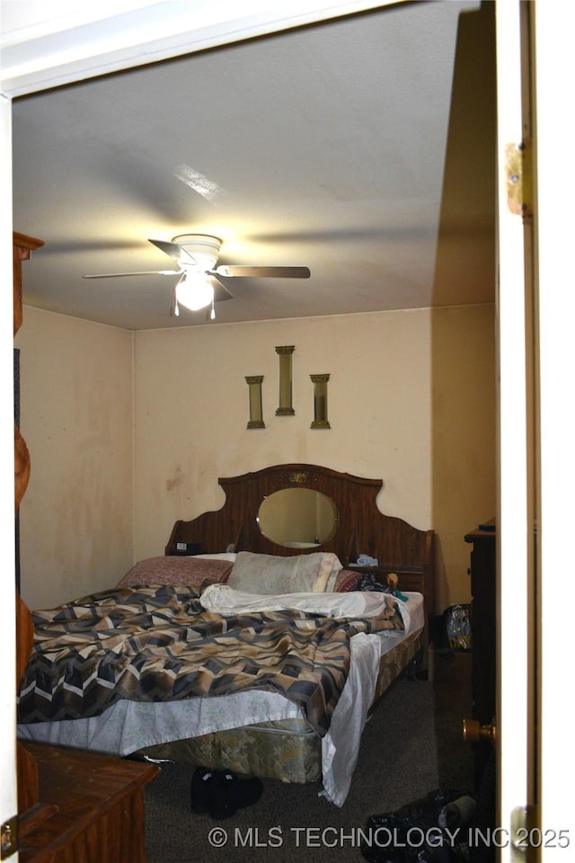 bedroom featuring a ceiling fan