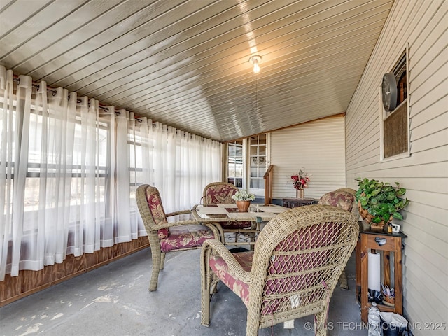 sunroom with vaulted ceiling