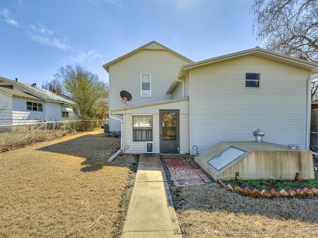 view of front of home featuring fence