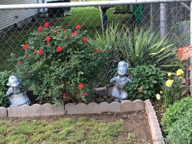 details featuring fence