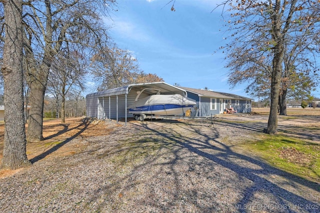 view of front facade with driveway and a carport