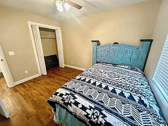 bedroom with ceiling fan, a closet, baseboards, and wood finished floors