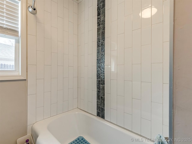 bathroom with bathtub / shower combination