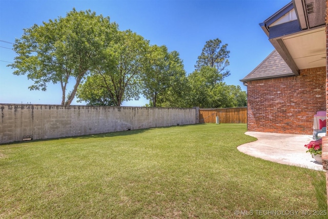 11870 S Oswego Ave, Tulsa, OK 74137 - view of yard with a patio area