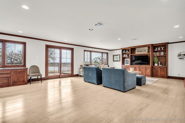 living room with light wood finished floors, recessed lighting, visible vents, ornamental molding, and baseboards