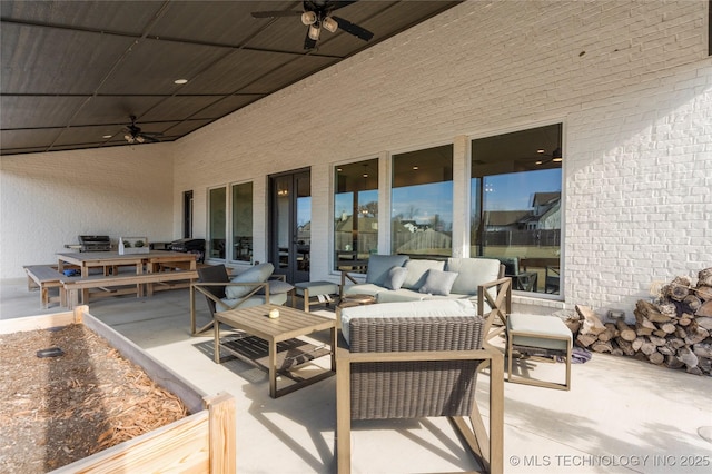 view of patio featuring outdoor lounge area, a ceiling fan, and outdoor dining space