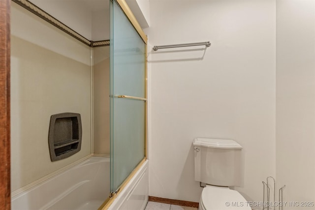 full bathroom with enclosed tub / shower combo, toilet, and baseboards