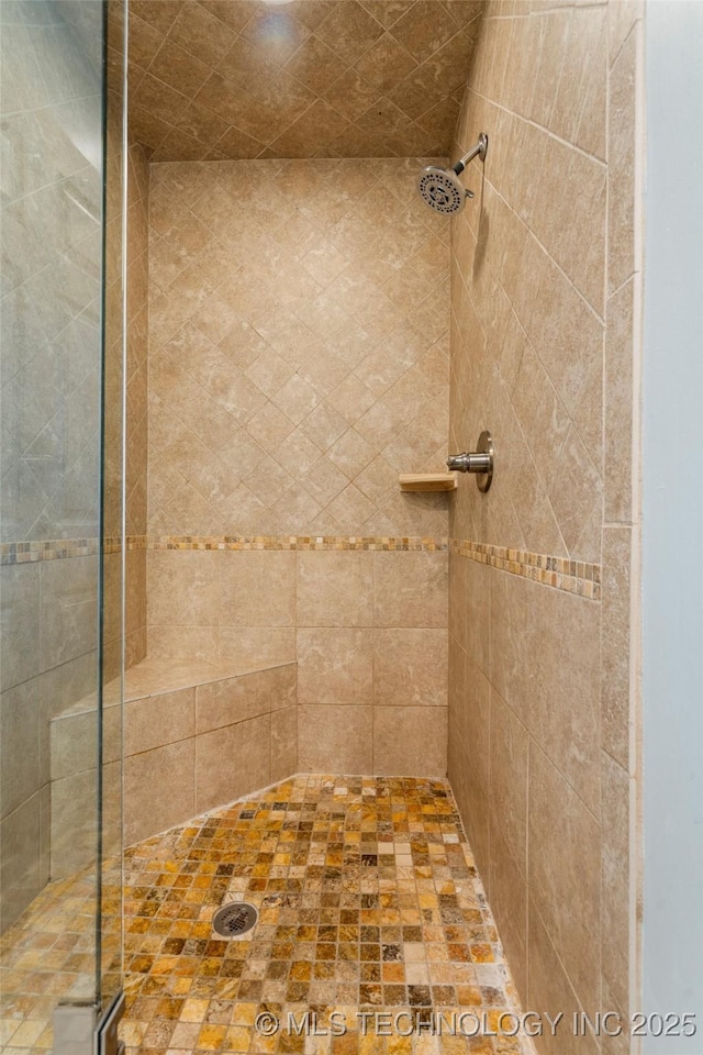 full bath with tiled shower