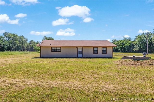 view of front of house with a front lawn