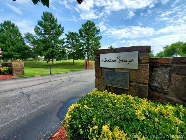 community sign with a lawn