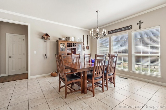 dining area with crown molding, light tile patterned floors, visible vents, an inviting chandelier, and baseboards