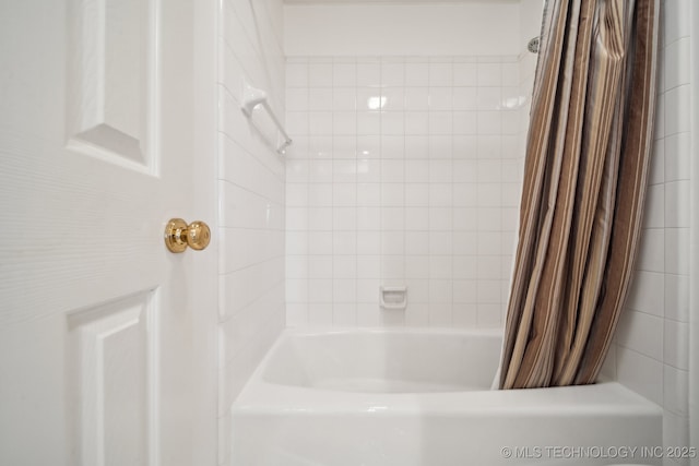 bathroom featuring shower / bath combo