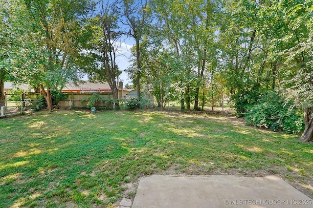 view of yard featuring fence