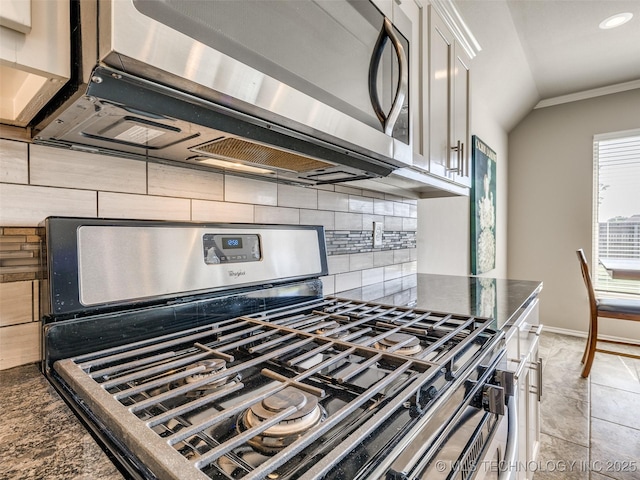 kitchen featuring crown molding, stainless steel appliances, decorative backsplash, white cabinets, and baseboards