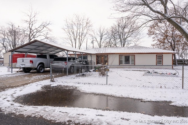 view of front of home featuring a carport and a fenced front yard