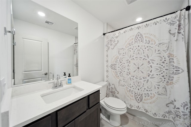 full bath featuring visible vents, toilet, curtained shower, vanity, and recessed lighting