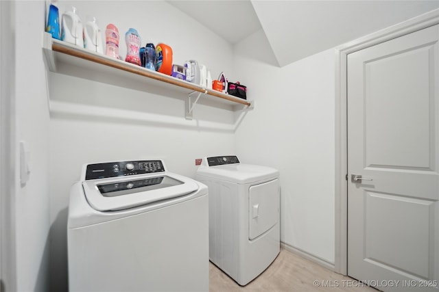 laundry room with laundry area and independent washer and dryer