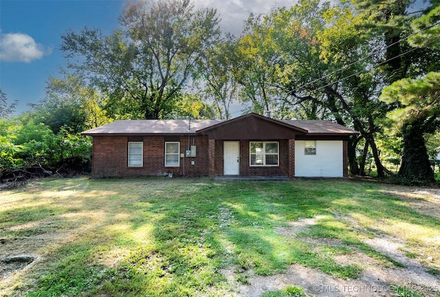 ranch-style house featuring brick siding and a front lawn