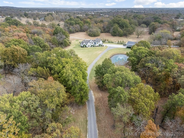 bird's eye view with a view of trees